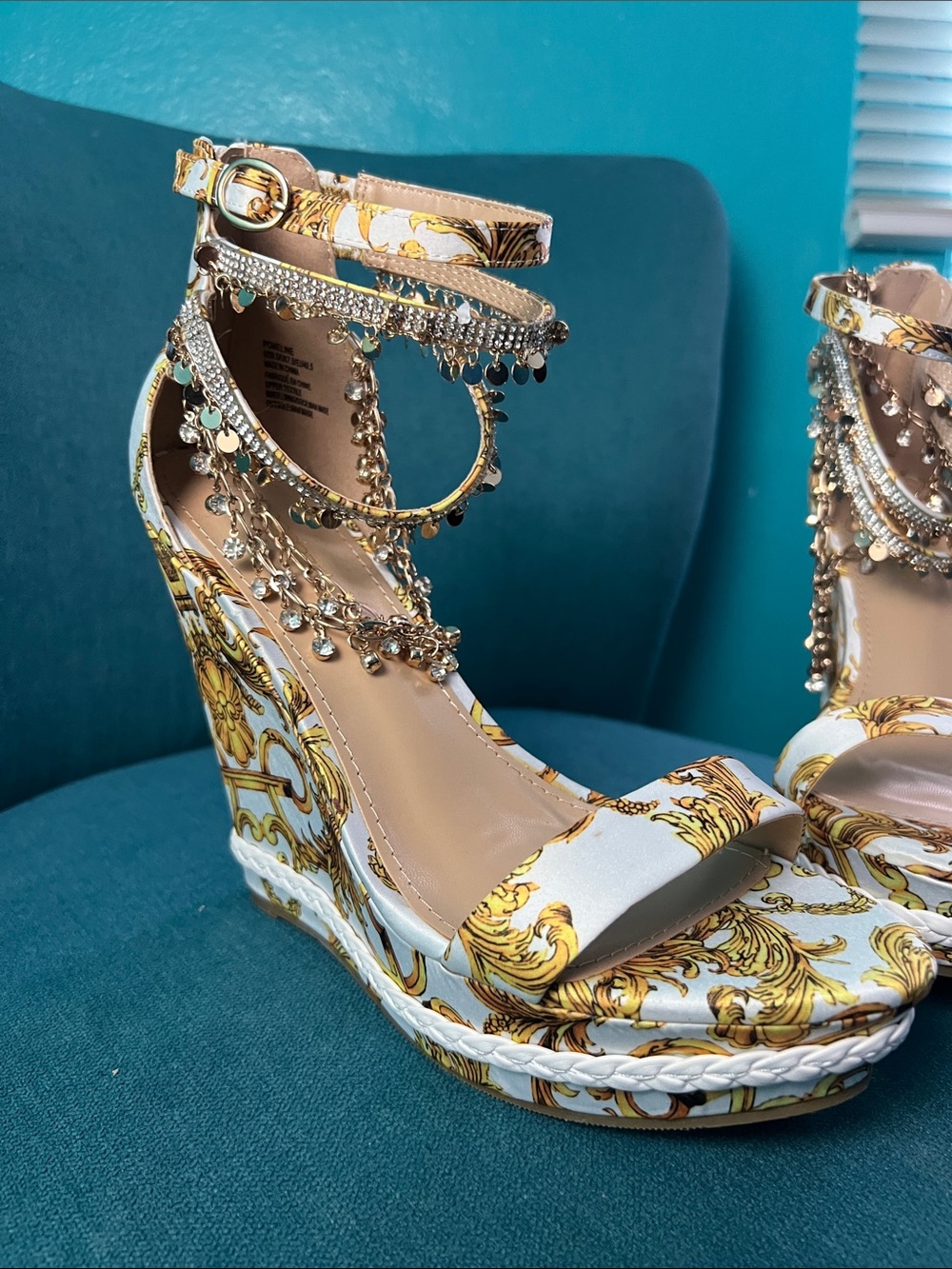 Women's White and Gold Embellished Gold Wedge Sandals Size 9.5 - Picture 3 of 7